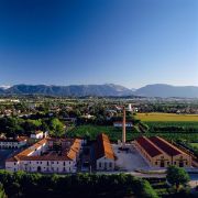 Panoramica del territorio comunale con primo piano i padiglioni fieristici ex filanda