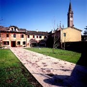 Villa Salvadoretti con chiesa